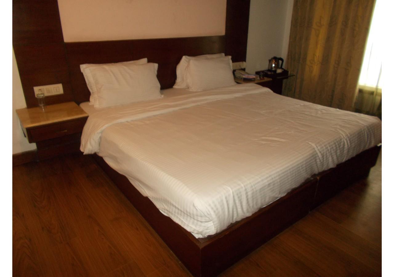 The Imperial Square Hotel Mussoorie Exterior photo